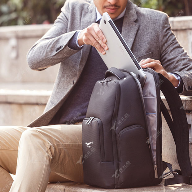 明星单品推荐--小米多功能电脑双肩包