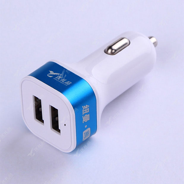 纽曼万能车载充电器