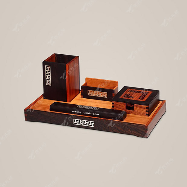 风车纹红木笔筒 名片座 便签盒三件套