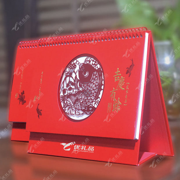 2017中国红透雕台历