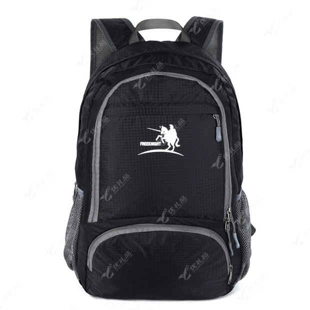 大容量户外旅行双肩包