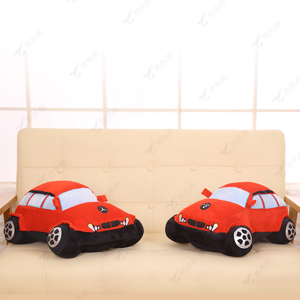 毛绒玩具车抱枕宝马车模型