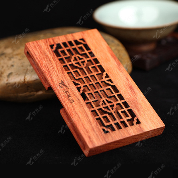 中国风镂空花梨木名片盒