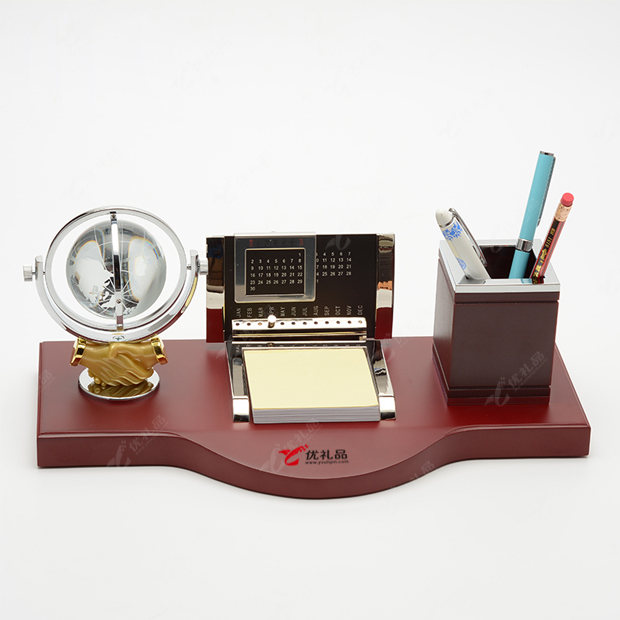 水晶地球仪仿红木笔筒