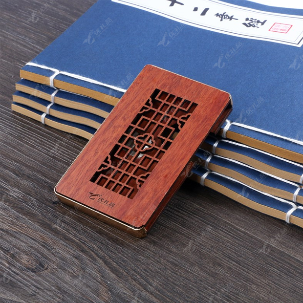 中国风镂空花梨木名片盒