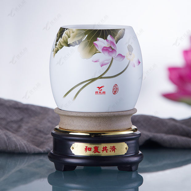 玉映砂旋转笔筒 中国风特色办公桌摆件