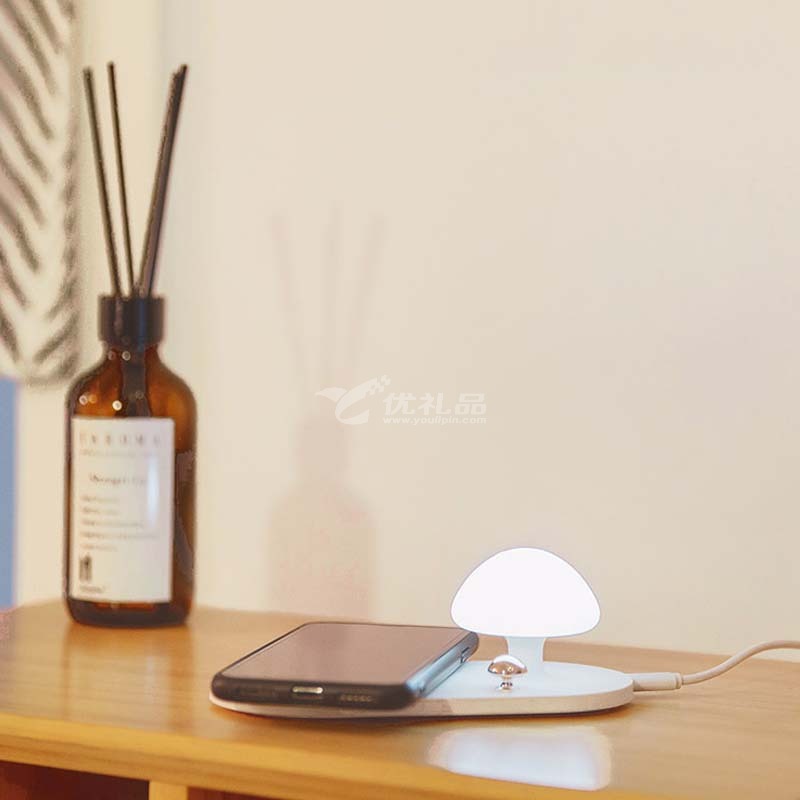 蘑菇无线充小夜灯