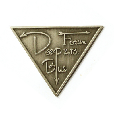 铁材质镀古色蝴蝶扣徽章定制